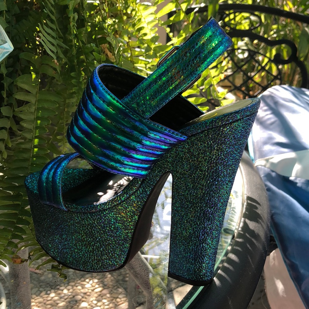 These are killer heals! Never worn!